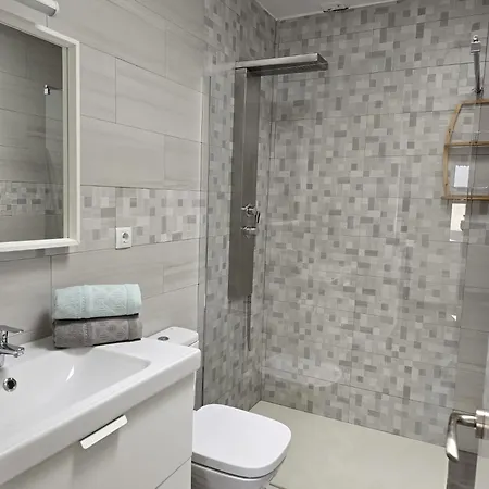 Aqua Sol - Playa Roca - Sea Front Access - Free Ac - Wifi Apartment *
